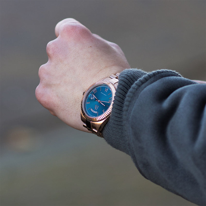 rose goud horloge blauwe wijzerplaat