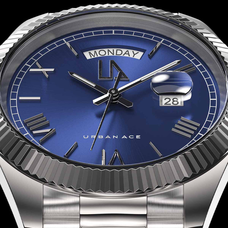 Zilveren horloge met blauwe wijzerplaat